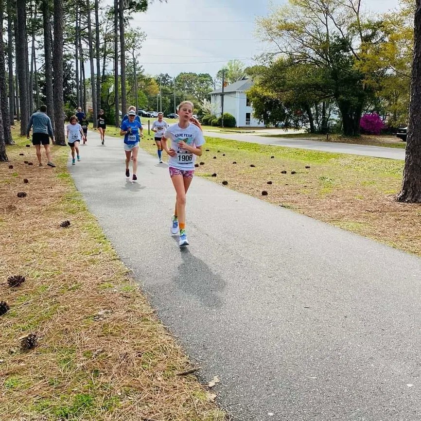 CapeFearFlyers's tweet photo. Cape Fear Flyers represent this weekend. Teagan McKee First in her age group in then Blue Ribbon Run. Des McKee 2nd overall in the Fun Run at the Blue Ribbon Run. Cape Fear Flyers Alum, Hannah Grace performed well for her school at two meet.
#runilm #youthrunner #trackandfield https://t.co/mtmskZXuu2