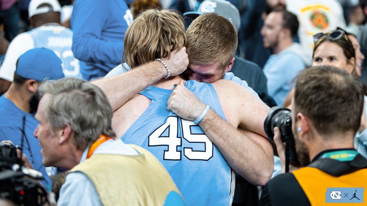 UNC_Basketball's tweet photo. Love everything about this 💙

#CarolinaFamily | #MFinalFour https://t.co/v8TgN0rThm
