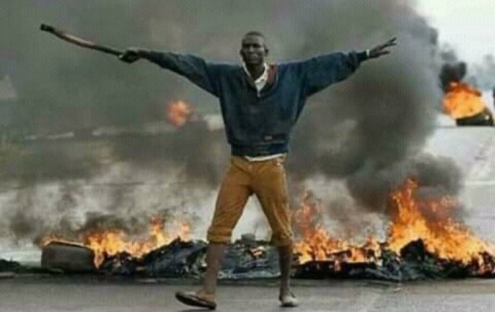 Matthew_thapelo's tweet photo. #BBMzansi
What i know about @mylordking 
He never disappoint on outfit 🕴️🙏👏👏🙌❤️✊
Ntwana yako maleka ke star ✊
Salute 🙌
#bbmzansi https://t.co/4e7EOiXkJF