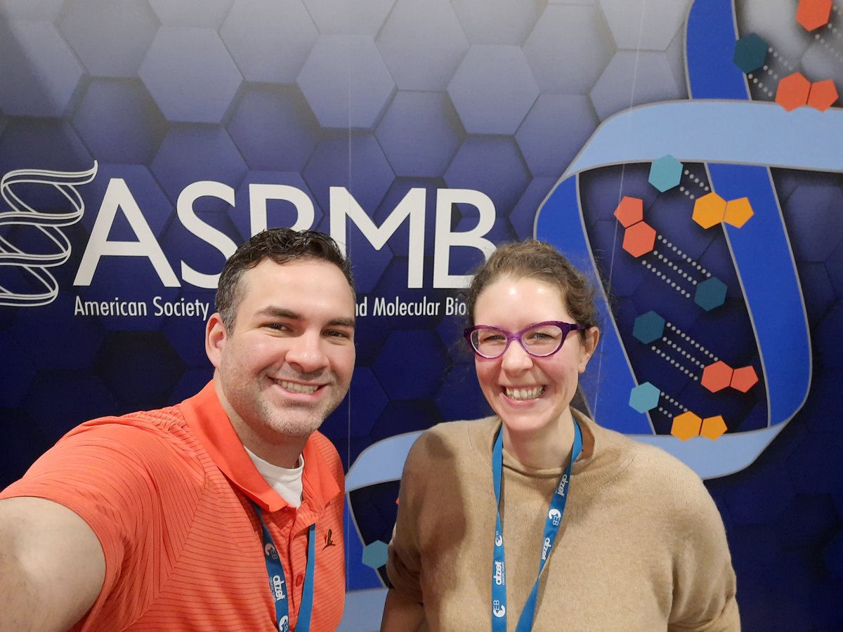 kwiatek_joanna's tweet photo. Third time a charm, after two virtual #EB #meetings (#EB2020 #EB2021) we've finally met in person on #ExpBio #EB2022. Thanks @ASBMB for connecting us during a time when life has otherwise been so disconnected.
@ChrisRadka #research #lipids
@StJudeResearch @RutgersSEBS
👨🏻🔬👩🔬 https://t.co/TWhRPltTxx