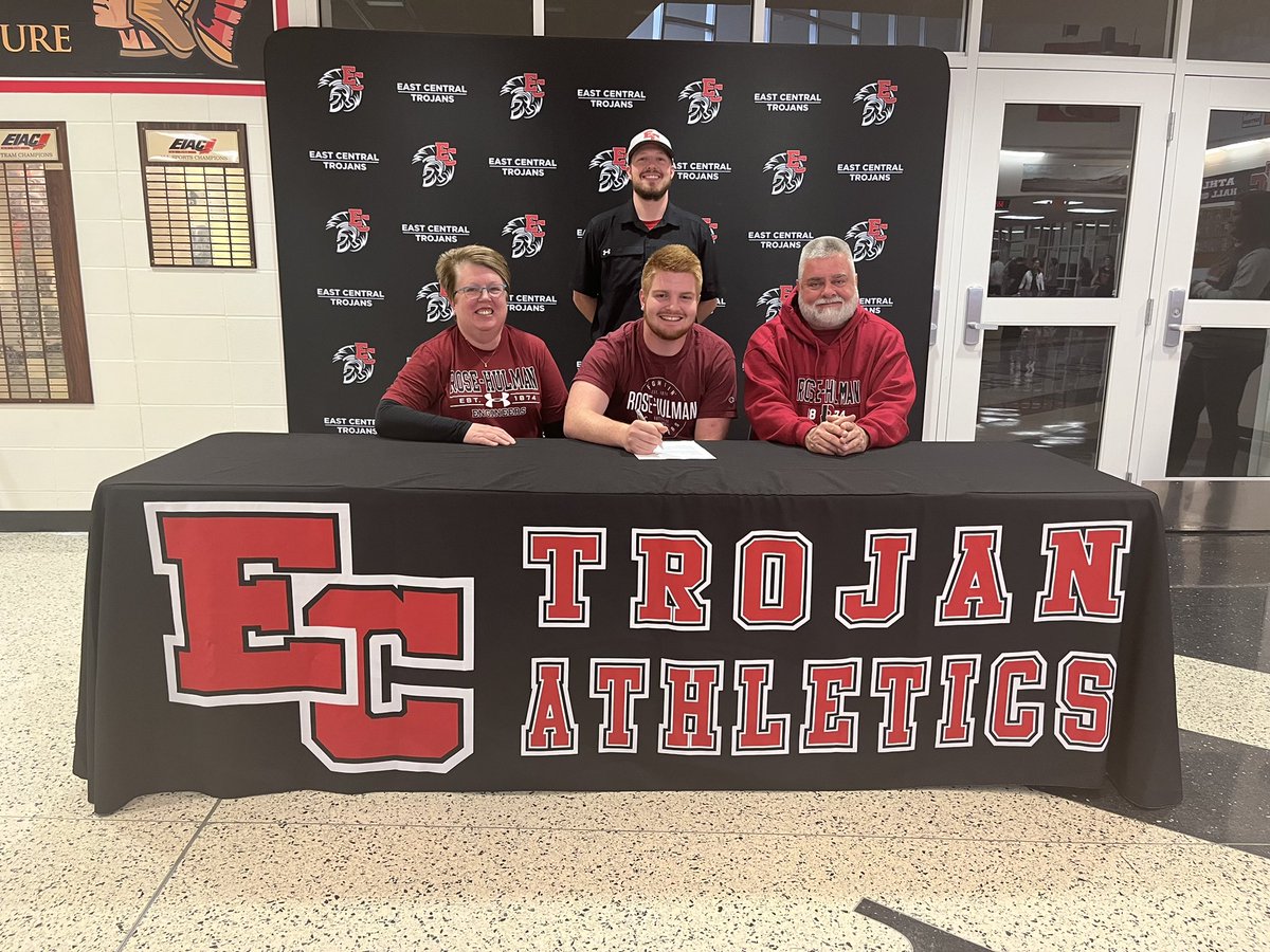 CaseyMcqueen285's tweet photo. I’m happy to finally sign with Rose-Hulman. Thank you to all the coaches who pushed me to be the best I could be and my family and friends for all the support. Can’t wait to see what the future holds for me at Rose. #wework @Coach_Fries @CoachSokolRHIT @Mr_Meiners @Mr_Meiners https://t.co/E7LI5Z6erK