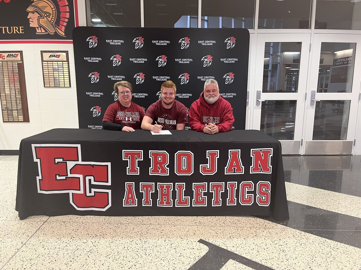 CaseyMcqueen285's tweet photo. I’m happy to finally sign with Rose-Hulman. Thank you to all the coaches who pushed me to be the best I could be and my family and friends for all the support. Can’t wait to see what the future holds for me at Rose. #wework @Coach_Fries @CoachSokolRHIT @Mr_Meiners @Mr_Meiners https://t.co/E7LI5Z6erK