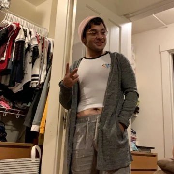 CoeFDC's tweet image. It's Alfredo! He's from Harvey, Illinois and is majoring in psychology and neuroscience. His favorite flunk day memory is playing volleyball with his friends, but he can't remember most of his flunk day adventures. Make sure to say hi to Alfredo on flunk day! Happening soon 😉