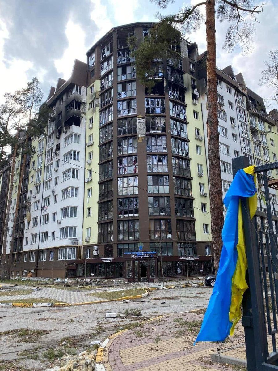 AlexKLP's tweet image. The city of #Irpin, which was recently liberated from the Russian army. That's what they turned a once prosperous city located 5 kilometers from #Kyiv.
#SaveUkraineNow #Ukraine #StopWarInUkraine #StandsWithUkraine #StopPutin #russiawarcrimes
