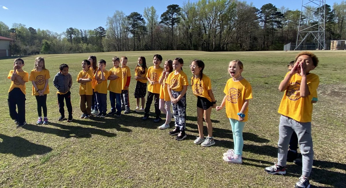 BSAntrobus's tweet photo. We had a blast at The Dragonfly Dash! @DRESPTO  @DixonRoadElem https://t.co/0LER2wnZHK