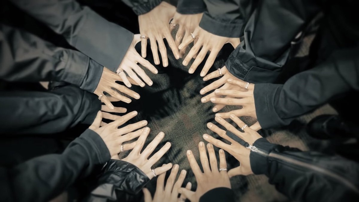 the_rosebay's tweet photo. 새삼 이 모든 순간에 나도 캐럿으로 있었고, 현재까지도 함께 한다는 게 감개무량하다
#TEAMSVT 올해도 같이 달릴 수 있어서 행복해 💖💙
https://t.co/SbJHntHwTe https://t.co/Zl9Rnm1Hj9
