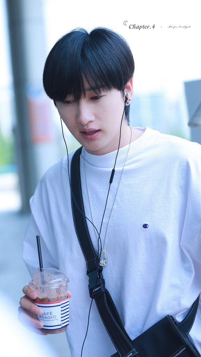 Chapterfor's tweet photo. Happy birthday🍰🍰🍰🍰

#일단_생일주인공_은_혁이
#밝은달_은혁날_언제나
#HappyEunhyukDay https://t.co/nxN2zgGds8