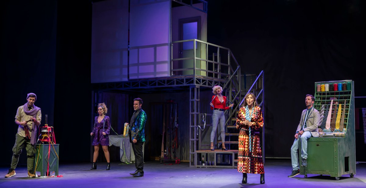 Hasta el 18 de abril seguimos disfrutando del musical #EsUnaLataElTrabajar con <a href="/giselaoficial/">Gisela</a>  <a href="/NaimThomas/">Naim Thomas</a> <a href="/anaconca/">Ana Conca</a> @_OscarRamos_ <a href="/Pauverpuc/">Pau Vercher</a> <a href="/NcBaixauli/">Nina Baifer</a> y #JoséMontesinos
Temas de #LuisAguilé, canciones inéditas, humor, emoción y... muchas corbatas
👔 bit.ly/LataTrabajar
