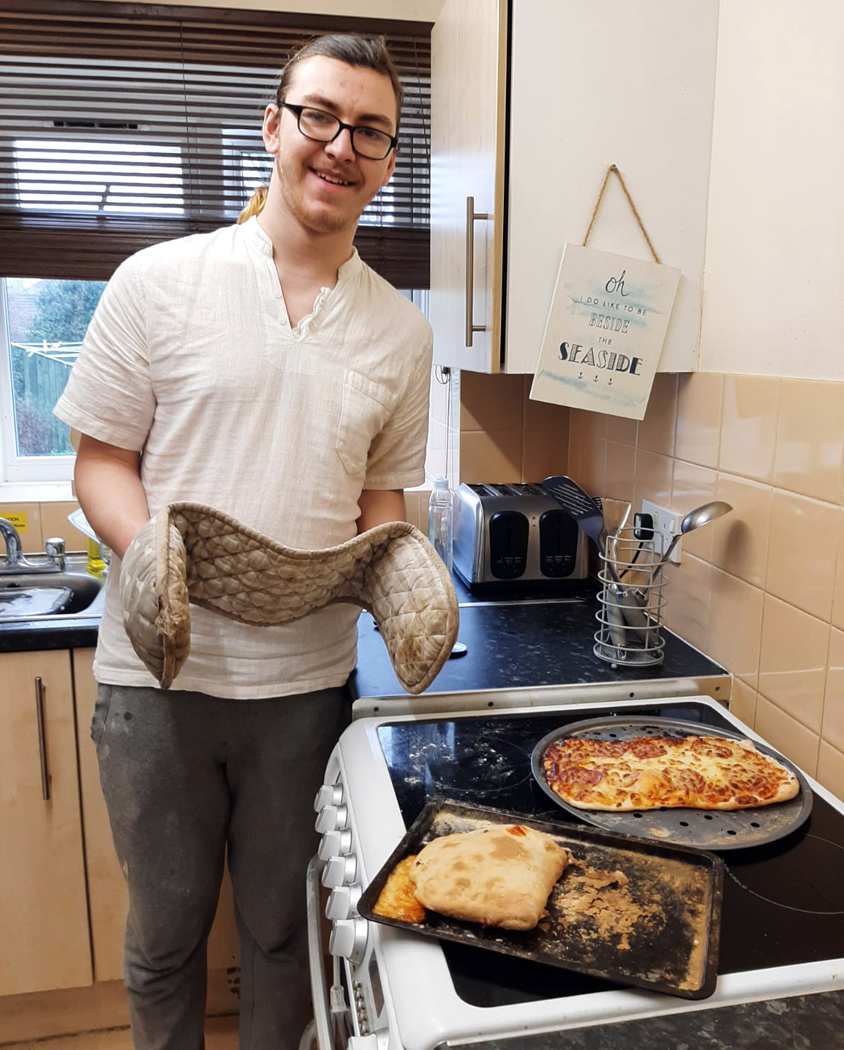 transformhs's tweet photo. Young clients in Runnymede have been building their independent living skills by taking part in a pizza preparation session. It was so successful, monthly cooking sessions will be held from now on! #independentliving #TransformAt50 #youngpeople #TransformingLivesSince1972 https://t.co/kPEmMHQVft