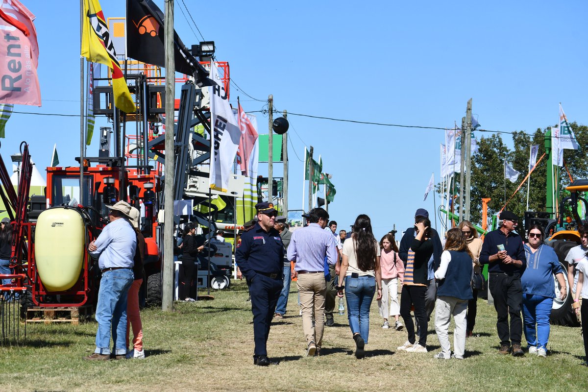 Lindo día para disfrutar la Expo Melilla 2022 HOY es el último día !! No te la pierdas, hay mucho para ver y disfrutar. Expo Melilla 2022 La producción en movimiento expomelilla.com.uy