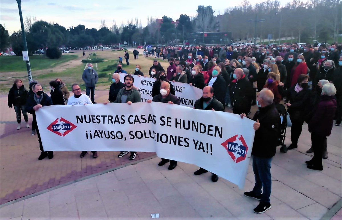 AfectadoXmetro's tweet photo. @AlbertoEscri Donde no viene es donde se le hunden las viviendas, majete. San Fernando de Henares. 3 viviendas derruidas ya y otro edificio de 26 viviendas a punto de hundirse solito. El metro L7B sin lecho por debajo del túnel.@davidperez @IdiazAyuso @platafmetrosfh @FugaJuan https://t.co/lfV7eMgv9c