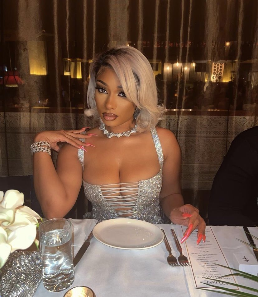PopBase's tweet photo. Megan Thee Stallion looks immaculate in new photos. https://t.co/lkOGnG2vGK