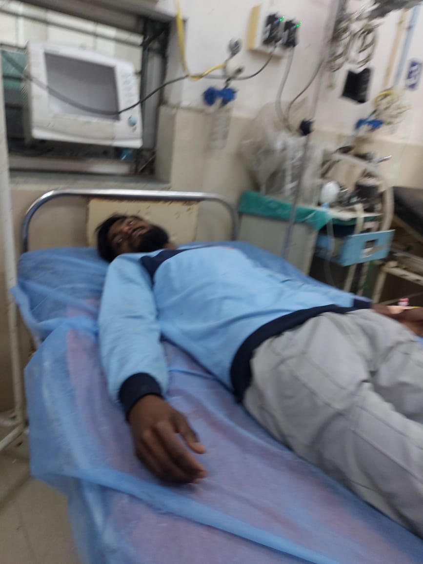 hrishirajanand_'s tweet photo. #SSCGD के भर्ती को लेकर नागपुर में आंदोलन कर रहे छात्रों की तबियत दिन पर दिन खराब होती जा रही है। 
पिछले 3 दिनों में 10 छात्रों अस्पताल गए। सरकार की तरफ से अब तक इनके मसले को सुलझाने के प्रति कोई कदम नही उठाये गए। केवल इनसे कहा जाता है कि अंशन रोक दे।
#sscgd_2O18_ProtestNagpur https://t.co/EopRCaCkpU