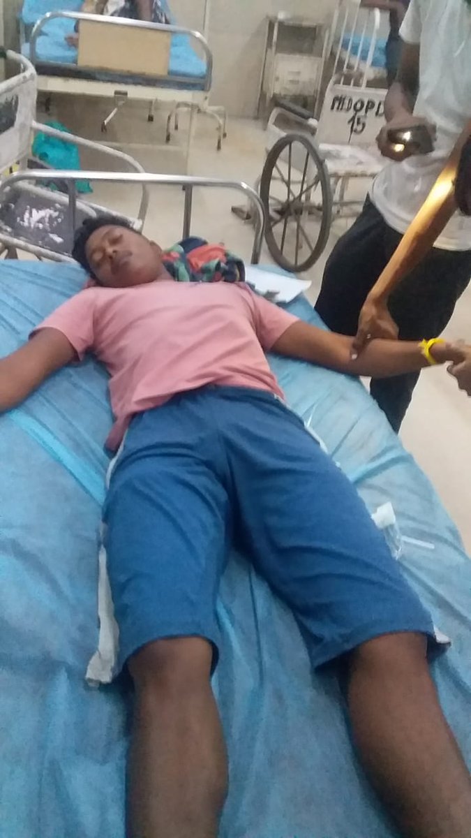 hrishirajanand_'s tweet photo. #SSCGD के भर्ती को लेकर नागपुर में आंदोलन कर रहे छात्रों की तबियत दिन पर दिन खराब होती जा रही है। 
पिछले 3 दिनों में 10 छात्रों अस्पताल गए। सरकार की तरफ से अब तक इनके मसले को सुलझाने के प्रति कोई कदम नही उठाये गए। केवल इनसे कहा जाता है कि अंशन रोक दे।
#sscgd_2O18_ProtestNagpur https://t.co/EopRCaCkpU