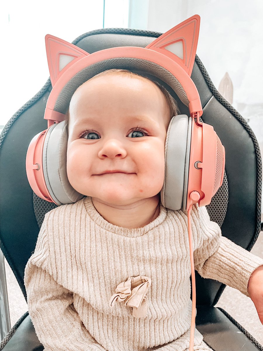 emilymhardman's tweet photo. The cutest gamer girl 🥰 https://t.co/nFBnpGrwFU