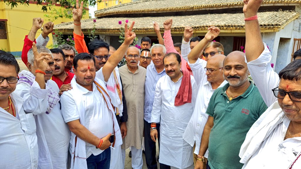 _vivekthakur's tweet photo. बोचहां विधानसभा (मुज़फ़्फ़रपुर, बिहार) से भाजपा प्रत्याशी श्रीमती @babykumaribjp जी के समर्थन में खबरा, शेरपुर, प्रह्लादपुर इत्यादि गॉंवों में जन-सम्पर्क कर वोट मांगा। https://t.co/1SIuAT3qo5