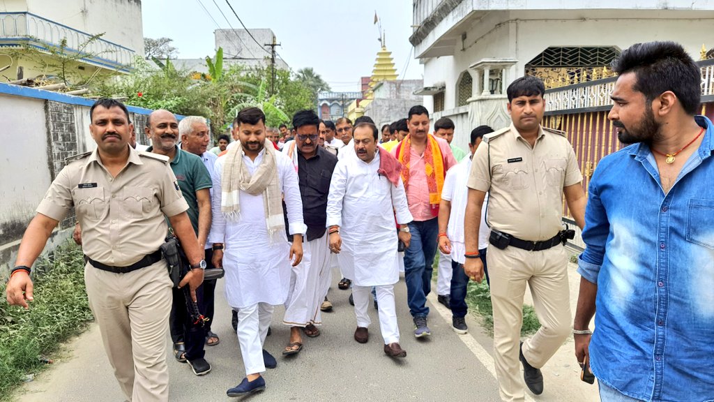 _vivekthakur's tweet photo. बोचहां विधानसभा (मुज़फ़्फ़रपुर, बिहार) से भाजपा प्रत्याशी श्रीमती @babykumaribjp जी के समर्थन में खबरा, शेरपुर, प्रह्लादपुर इत्यादि गॉंवों में जन-सम्पर्क कर वोट मांगा। https://t.co/1SIuAT3qo5