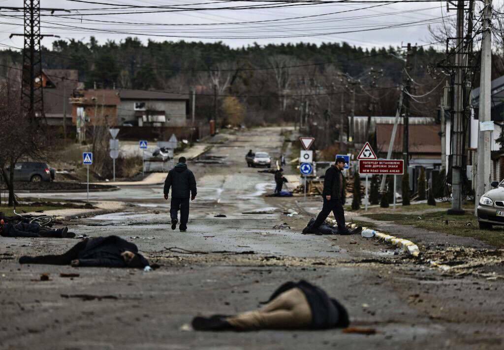 JJansaSDS's tweet photo. This are massive crimes against humanity. Russian army behaves as a horde of KGB executioners at Katyn. And at many other places after and before. Never bearing responsibility.
After seeing #BuchaMassacre, we are terrified to even imagine what we will see in #Mariupol. https://t.co/A3bb3aOTNA