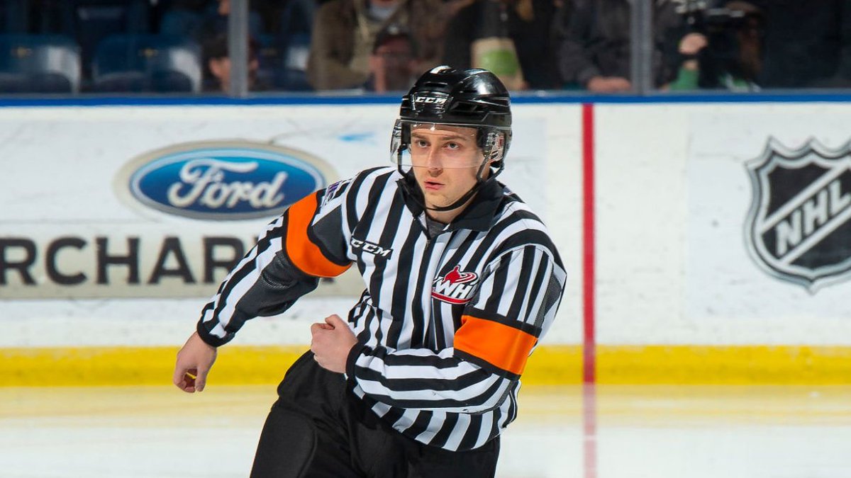 Félicitations aux officiels qui ont été séléctionnés pour les matchs finals à la Coupe U masculine, cet après-midi. 

🥇 UQTR vs. Alberta
Mark Pearce &amp; Jon Langille
John MacDonnell &amp; Kevin Fisher

🥉 Ryerson vs. St-FX
Lucas Martin &amp; Korey Bannerman
Jarrod MacAdam &amp; Sam Currie