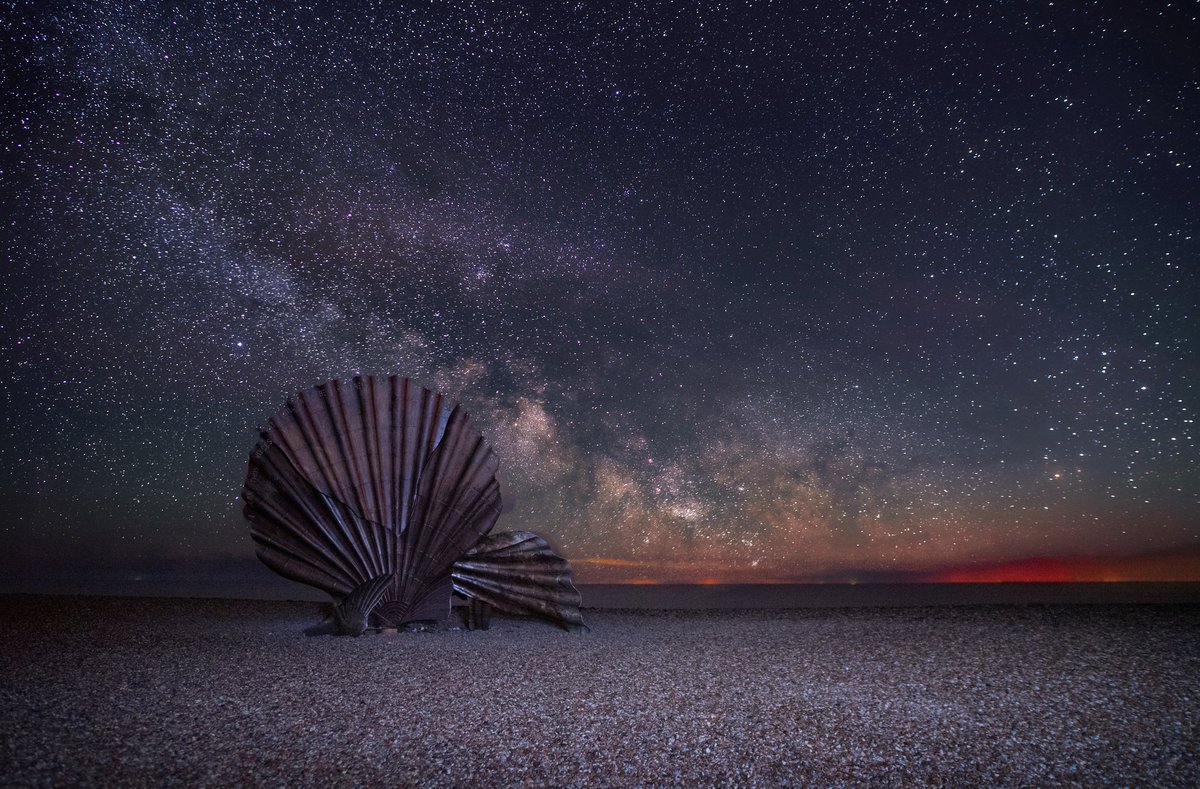 JonAllard5's tweet photo. Went to adleburgh lastnight to get this shot of the milkyway was very challenging as had cloud coming in and a bit fresh on the beach for 5hrs at -2 degrees.

@ChrisPage90 @WeatherAisling @itvweather @itvanglia @BBCWthrWatchers @PhotographyWeek @AP_Magazine @DCamMag https://t.co/4lNojvE8BL