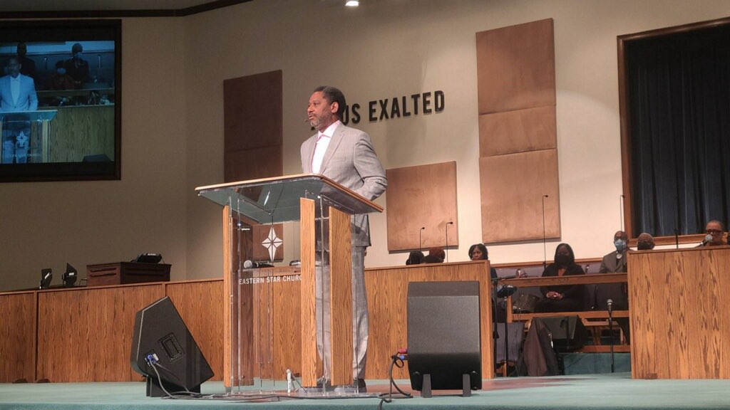 IndyMayorJoe's tweet photo. Good morning from @EasternStarIndy Church - it's a #SummerJobsSunday in Indianapolis. Thank you to Pastor Jeffrey Johnson for allowing us to talk about #ProjectIndy - Marion County’s online portal for youth employment. Visit https://t.co/DK8LP7QNZR to learn more! https://t.co/SWDeGV1ywC