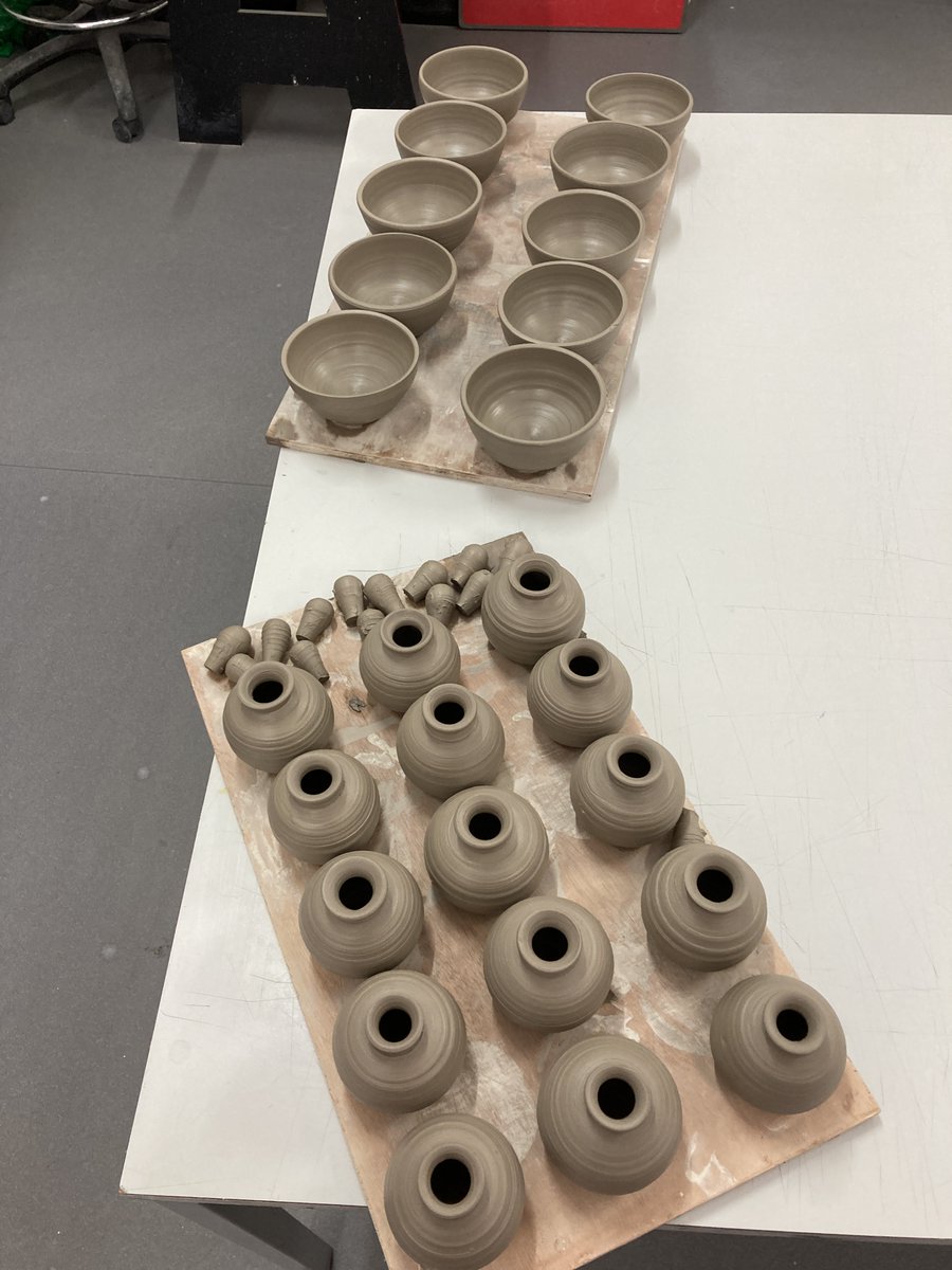 GossKjersti's tweet photo. I have causually started to throw pots on the wheel for the first time since fracturing my wrist two months ago!  #potterythrowing #SessaCeramics #stonewarepottery #studiopottery https://t.co/ATfhS0NwU3
