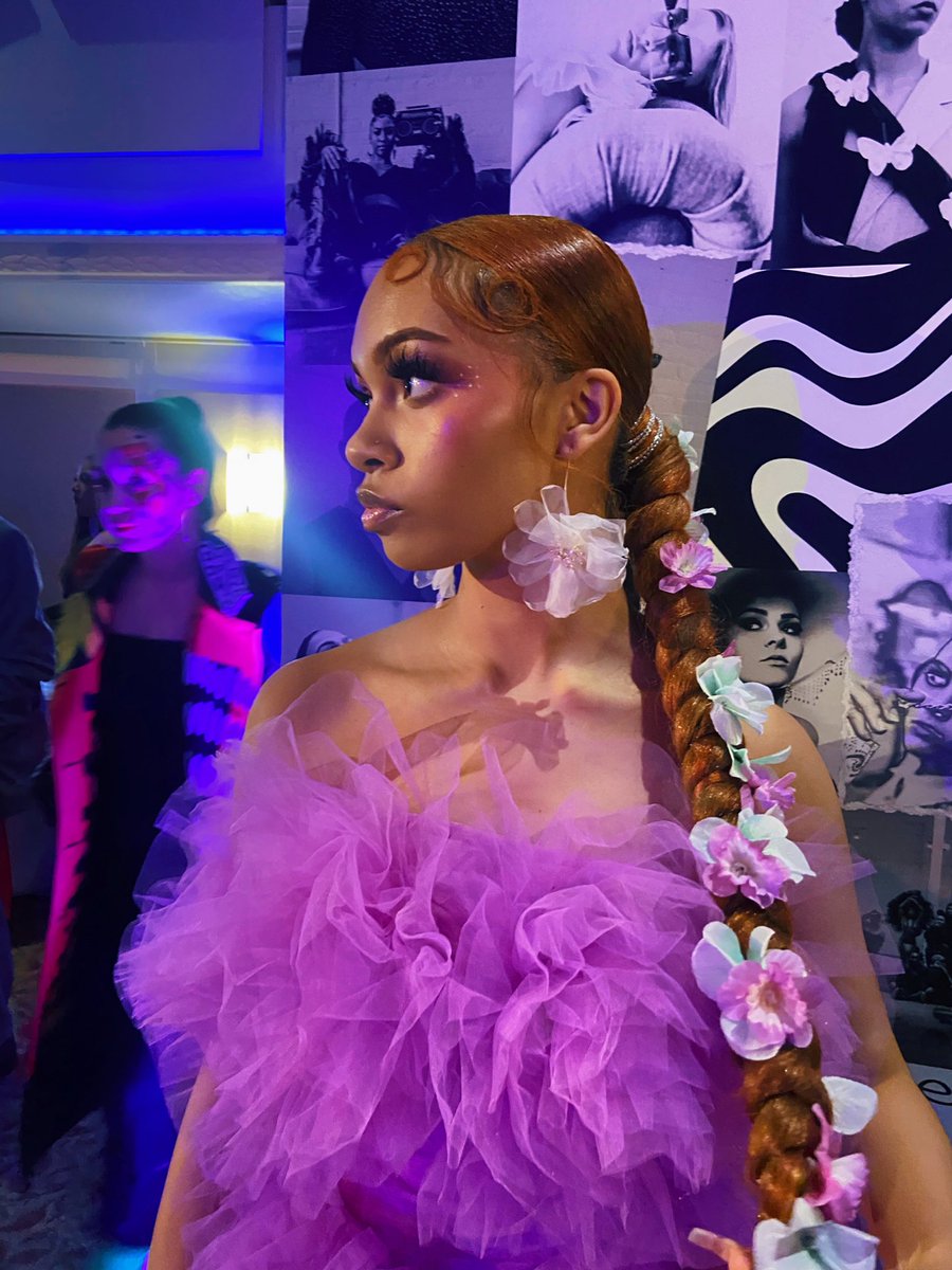 TiaraIvette's tweet photo. flowergirlti💐 #danceformike 🧡 https://t.co/cVXLVolNBU