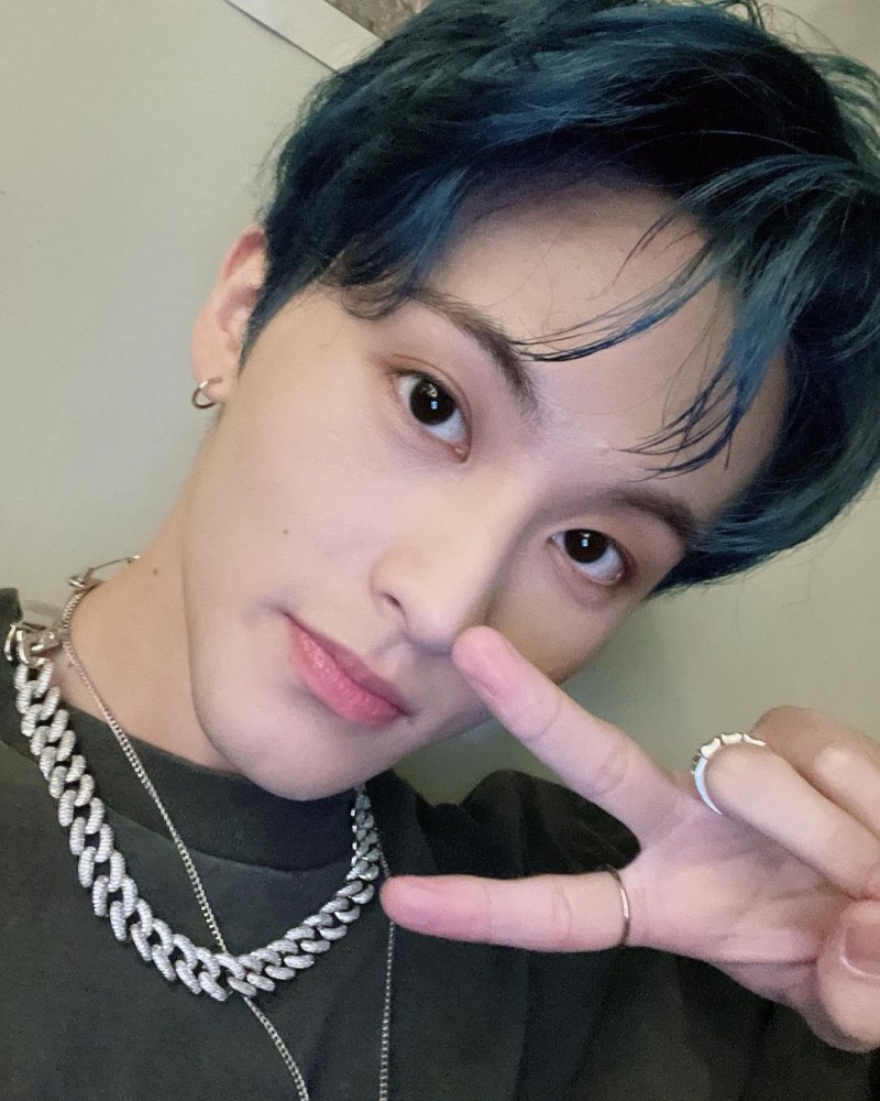 mangmangtwt's tweet photo. 뭐냐.. 히팝씬에서 유일무이 사랑 노래로만 승부 보는 녀석처럼 생김 근데 그거 다 경험담. 평론가들이 하나같이 입 모아 하는 말 "그가 어떤 사랑을 했는지가 궁금하다" https://t.co/jVpn2VIU0m