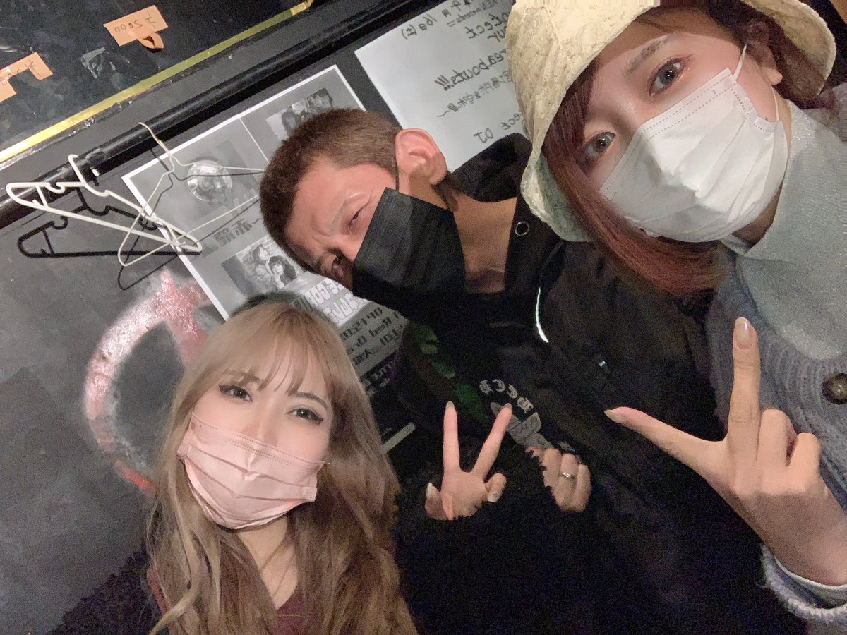 KAZRUDE58's tweet photo. #RUNAWAYGIRLS -赤龍編-終演!誘ってくださったGPRさんの「POPPY」&「ちびゴリラ」!与太郎リベンジ「ネムレス」さん(お詫びの音出し任務した)!お久し振りな「marble≠marble」さん(CD有り難う御座います)!会場のRED DRAGONさん!そしてお客さま!有り難う御座いました!#めちゃはぴ名古屋遠征 https://t.co/bsB29KAZFy