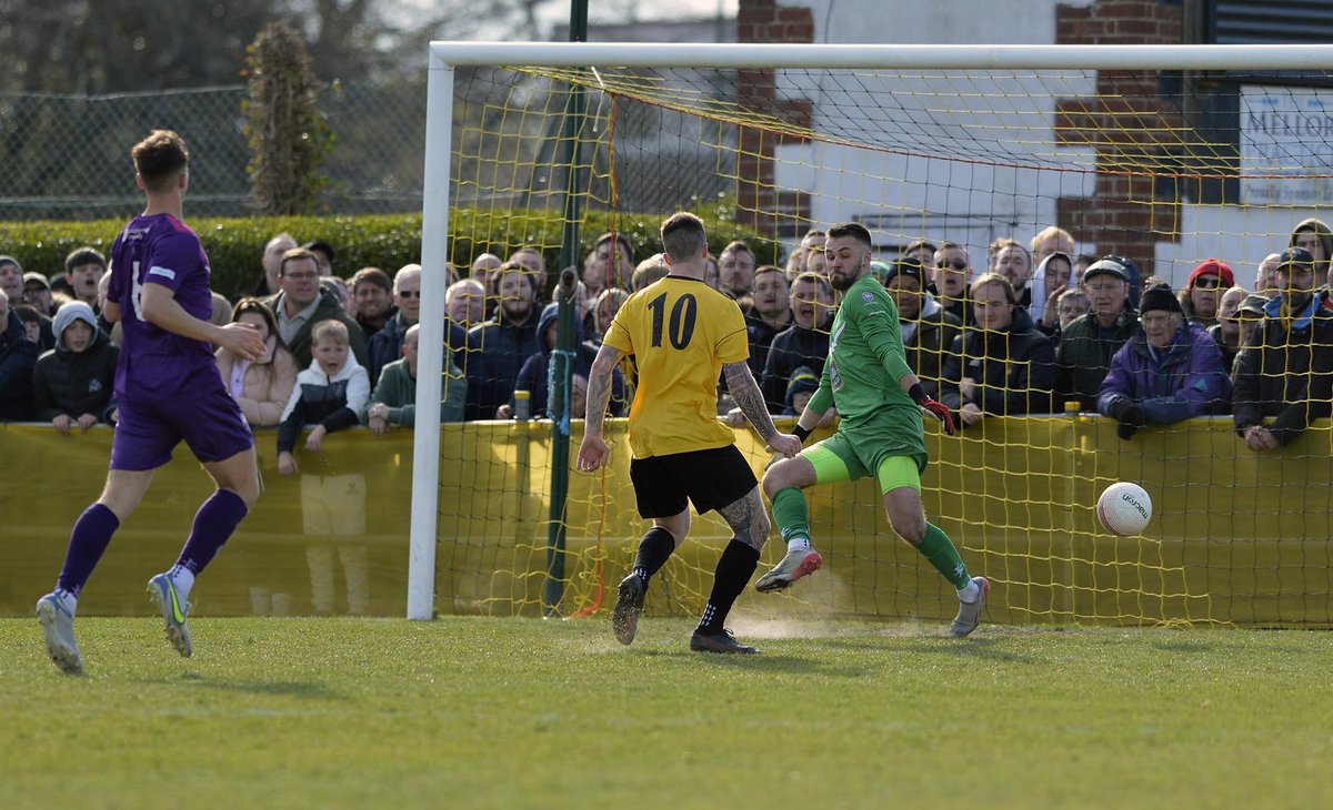 chpix's tweet photo. @LittlehamptonFC 4
@LboroSport 0
#BuildbaseFAVase       #semifinal #nonleaguepaper  Brilliant game and atmosphere Att 3300 Credit to both teams https://t.co/v8tJRnSdKG