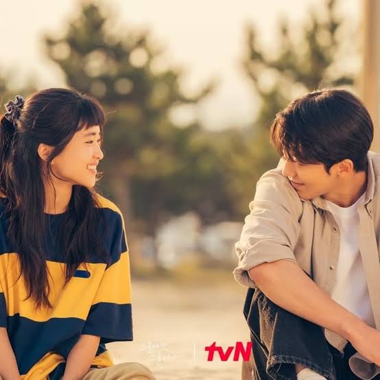 collado_jasmin's tweet photo. My fan girl is trying to absorb the #TwentyFiveTwentyOneFinale. Brilliant acting skills from the casts especially to Nam Joo-hyuk and Kim Tae-ri. My tears were flowing and the scenes were hard to bear. 💔 Talking about your first love- anyone can relate to the story. https://t.co/JVKYKpe8Xi