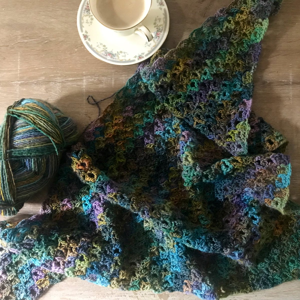 realityglimpses's tweet photo. Dzień 2.
#chusta #triangleScarf #vintagePeachStitch #crochetTeam #yarnstoriesbe https://t.co/z7E1Rw40qB