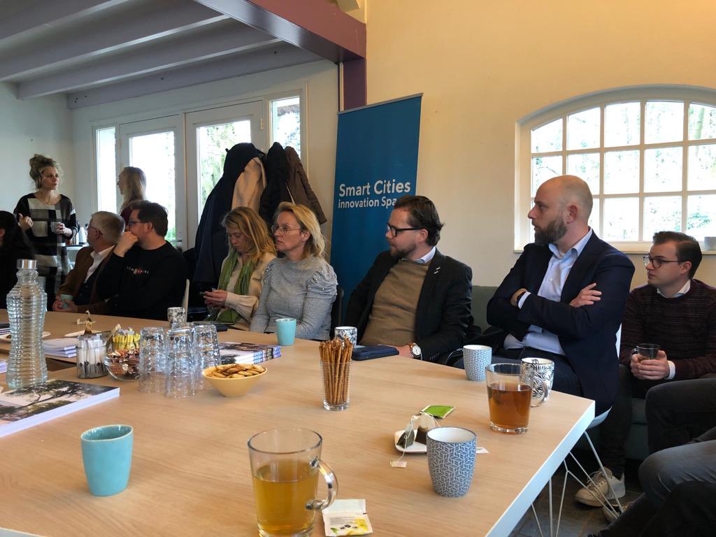pedegro's tweet photo. Afgelopen vrijdag op bezoek @SmartDistrict samen met @Daandekort92, @VVDHelmond en @VVDBrabant. Gezien: ondernemerschap, innovatie en vooral doorzettingsvermogen. Zowel bij inwoners, studenten, ondernemers als ook bij de overheid. Mooie voorbeelden van slimme oplossingen. https://t.co/0wBtAaL1H6