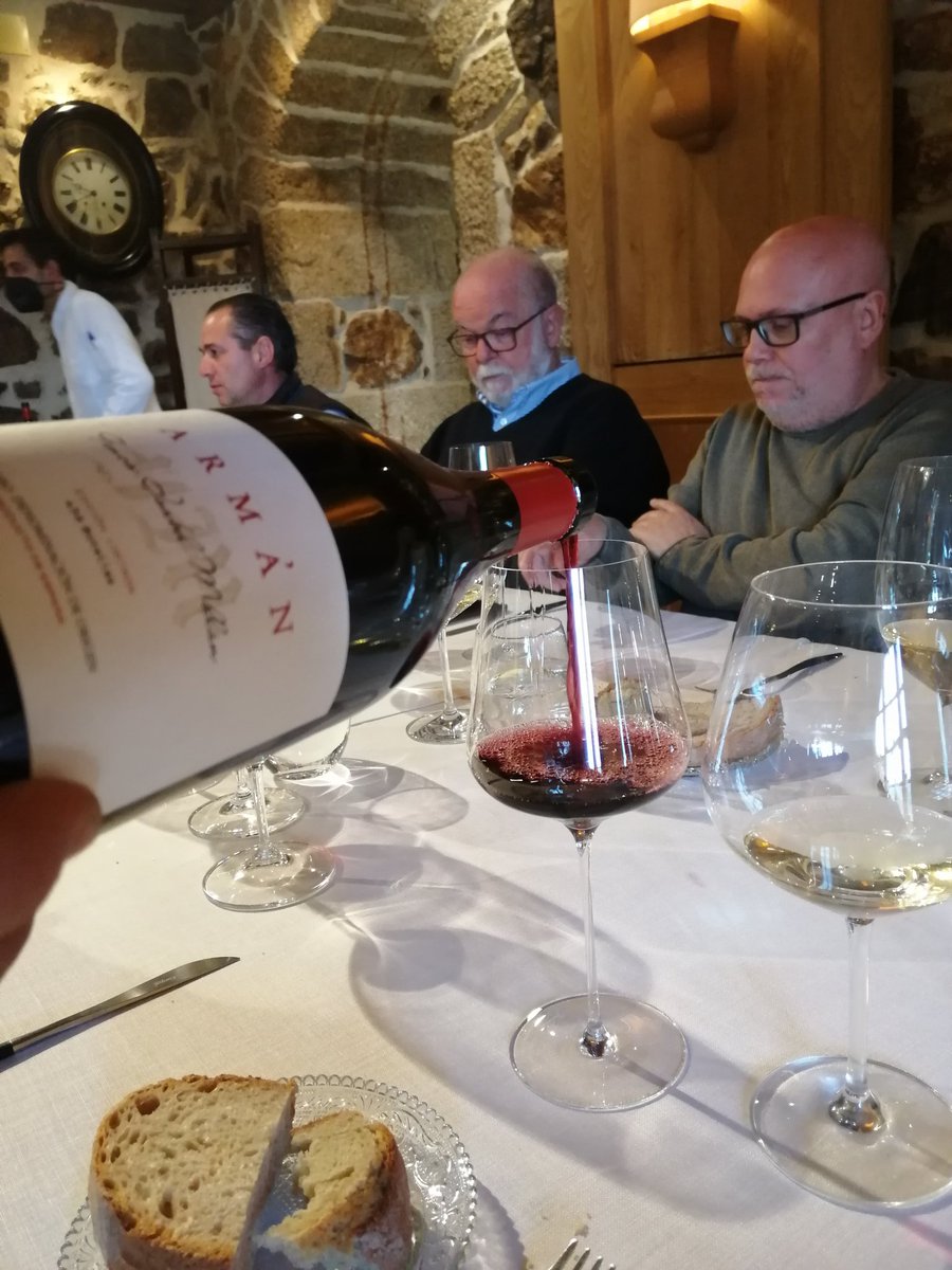 El viaje culmina por todo lo alto. Gastronomía y vinos #ribeiro de 10 en @casaldearman donde el enoturismo se mima. Patrimonio, naturaleza y gastro se unen en un espacio reconocido por un Sol Repsol y un Plato Michelín
<a href="/RutaVinoRibeiro/">Ruta del Vino Ribeiro</a>
<a href="/MiradasViajeras/">Miradas Viajeras</a>
#PressTripRutaRibeiro