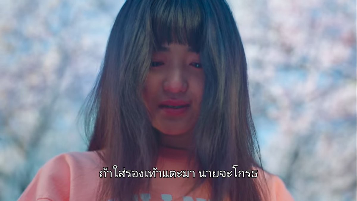 notyourarebie's tweet photo. เพราะอีจินเคยบอกไว้ว่าอย่าใส่รองเท้าแตะวิ่ง ถ้าจะวิ่งให้ใส่ผ้าใบ เค้าเคยรักกันมากขนาดนั้นเลยแหละจนนาทีที่ต้องเลิกกันก็ยังห่วงกันอยู่เหมือนเดิม
ไม่มีใครผิด มันก็แค่อีกสเต็ปของการเติบโต #TwentyFiveTwentyOneEp16 https://t.co/DDgNao0XYw
