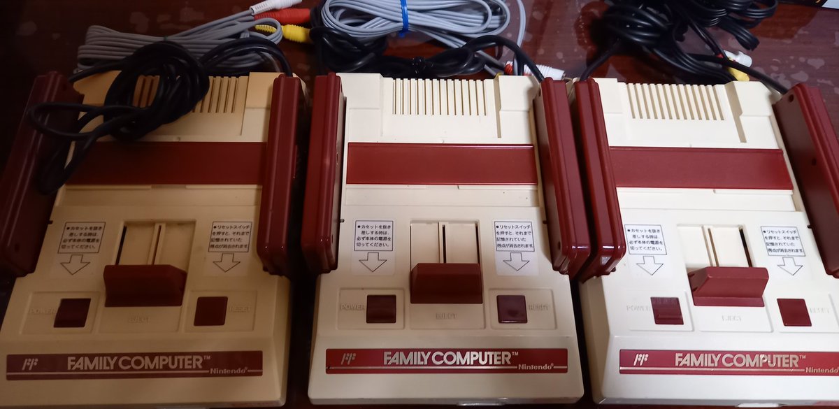 1986STARSOLDIER's tweet photo. フォロワーさんにあげる用のAV改造ファミコンを3台製作。
縦縞が無く、綺麗に出力しています✨
#ファミコン
#レトロゲーム https://t.co/QVdwOI8jlr