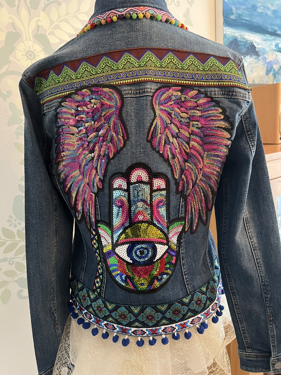 Glastosista's tweet image. Another bespoke unique design - it’s more like art! 😆 #festivaljacket #denimjacket #Glastonbury2022 £75 + P&amp;amp;P for April. All sewn not glued!! Beautiful designs for beautiful days 💚