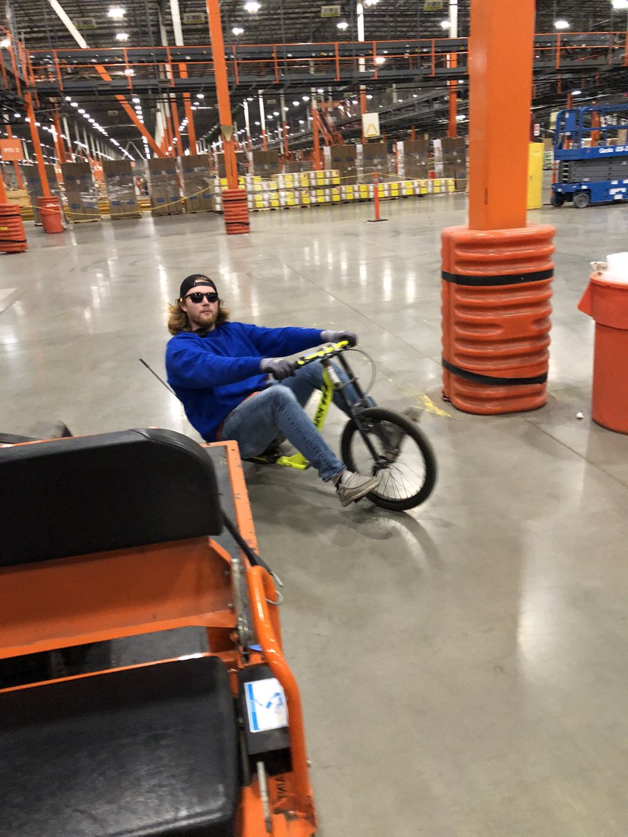 JohnLangenderf2's tweet photo. SUNDAY FUN DAY!!!! Key 3 outbound drift trike races!! What a great time with my work family!! @THDjweidner @rdc5120 @SpottsCarl @THDChrisOrsini @AlexaKennedyTHD @AlexTHD5120 @logansahadiTHD @jdesant12 @lmachenthd https://t.co/Y6bPWukK7G