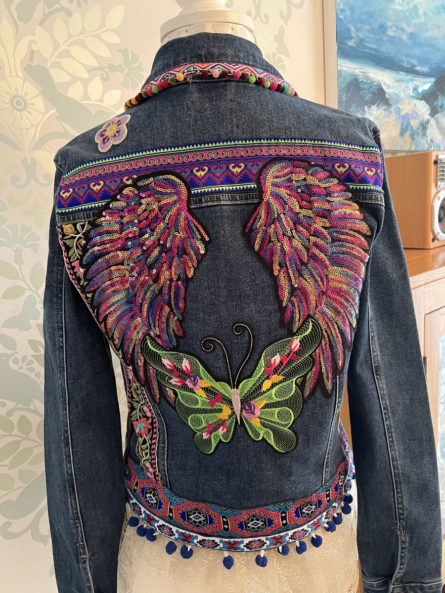 Glastosista's tweet image. Bespoke designed festival jackets - another happy customer! #denimjacket #festivaloutfits #festivaljacket #Glastonbury2022 £75 +P&amp;amp;P