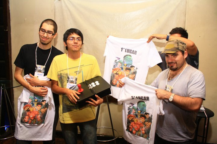 ETCChile's tweet photo. Hoy hace 11 años celebramos el primer torneo nacional de #MVC3 en Bar Indomito (Providencia).  

Con este torneo dimos inicio al proyecto #ETCCHILE 

Fotos de la actividad:
https://t.co/cWlItJsXSV https://t.co/ydUxgHvUKj
