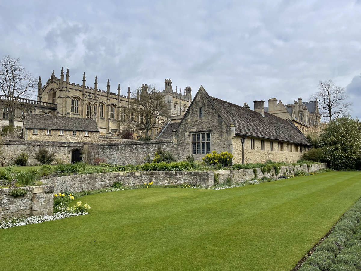 DaphniePierre_'s tweet photo. Other highlights include the Jamaican food at Turtle Bay, beautiful architecture, the museums, and English breakfast at the dining hall at Keble college that looked like a library. https://t.co/CqDmLLC53T