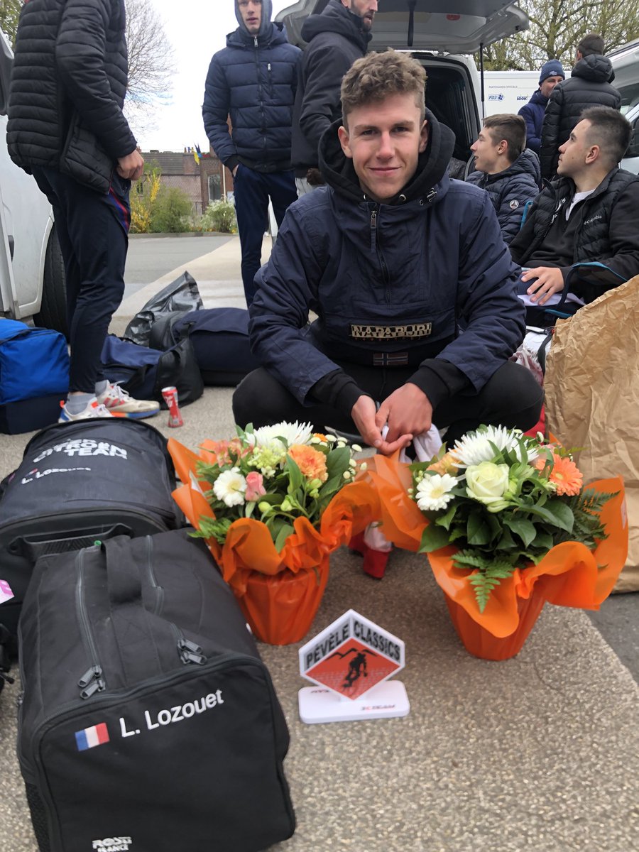 Pevelle Classics juniors sur les pavés du Nord <a href="/lozouet_leandre/">Léandre Lozouet</a> prend une magnifique place de 2eme et prend la tête du classement général de la coupe de France #enorme #superbeperformance <a href="/CSNHoulgateCaen/">Centre Sportif de Normandie</a> <a href="/GRAND_INSEP/">Réseau Grand INSEP</a> <a href="/LaplaceLycee/">Lycée DUMONT D'URVILLE | LAPLACE</a> <a href="/RegionNormandie/">Région Normandie</a>