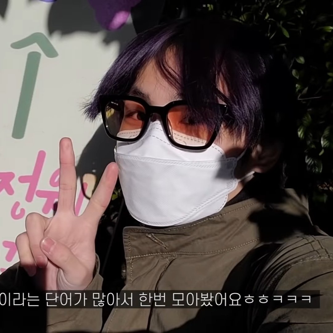 YJWONSITE's tweet photo. and when he do this pose ✌🏻 https://t.co/EvT7aePPRB