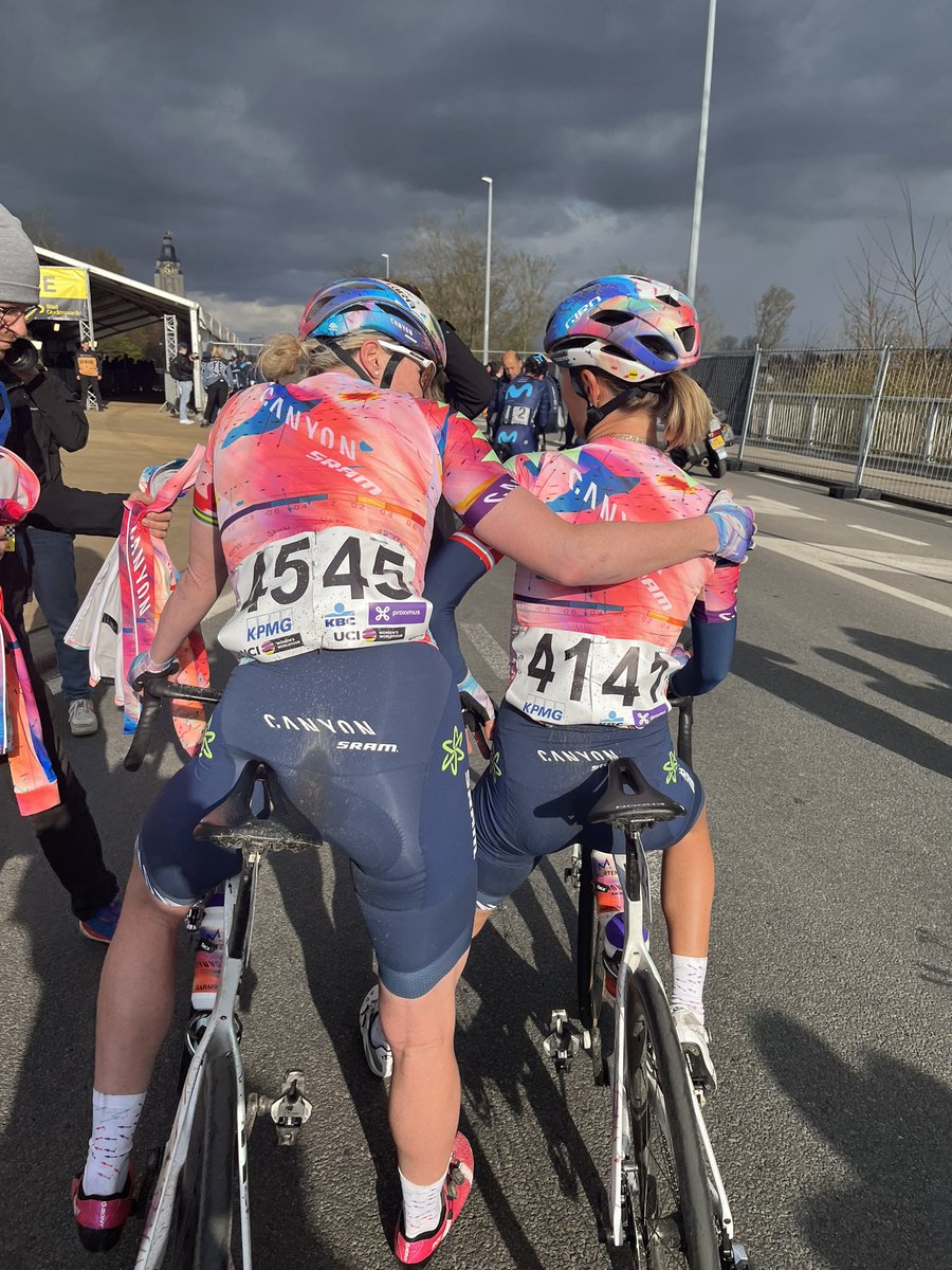 lauramtaberner's tweet photo. #RondevanVlanderen #Flanders22 #RVVWomen @Movistar_Team https://t.co/RBXZuCY82d