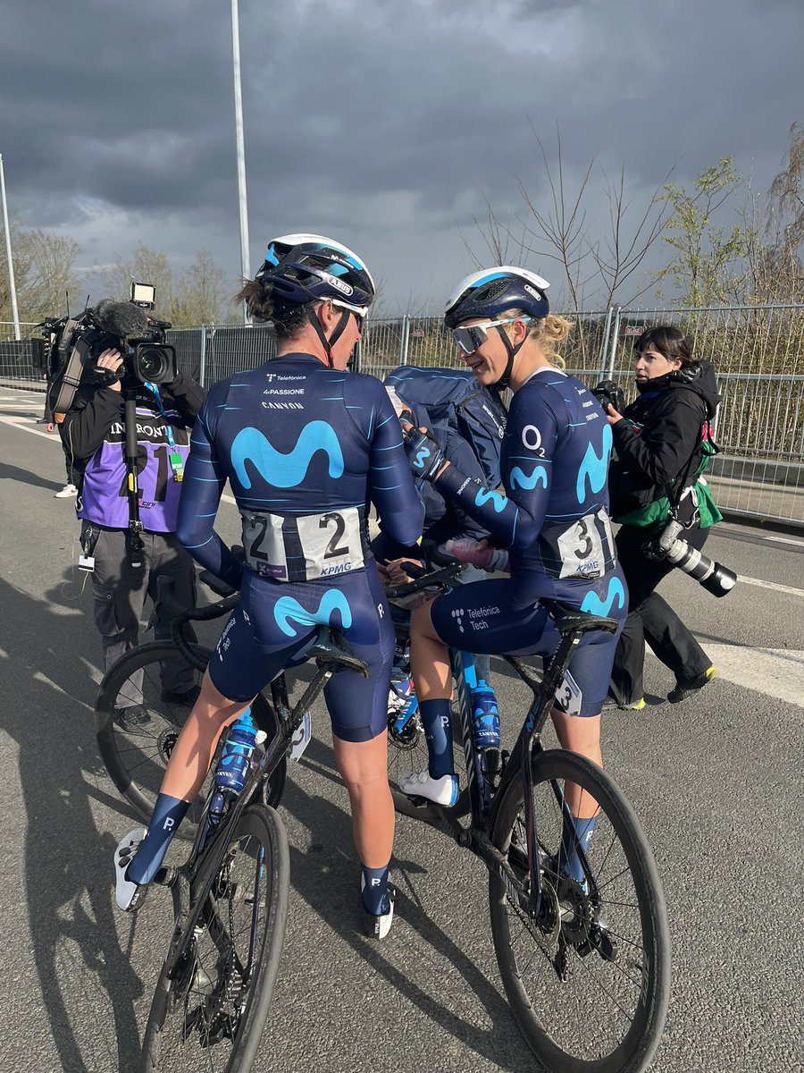 lauramtaberner's tweet photo. #RondevanVlanderen #Flanders22 #RVVWomen @Movistar_Team https://t.co/RBXZuCY82d