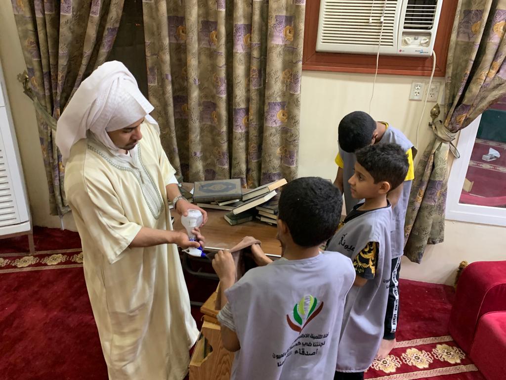 OYUNY_39's tweet photo. اليوم الثاني من مبادرة #العناية_بالمساجد التي أطلقتها لجنة العناية بالمساجد بالتعاون مع فريق أصدقاء التنمية التطوعي؛ حيث اشتمل اليوم الثاني على العناية بمسجد الإمام البخاري ومسجد الحصيمة بمشاركة 12 متطوع من الفريق. #رمضان #التطوع https://t.co/EofsIXDRxA