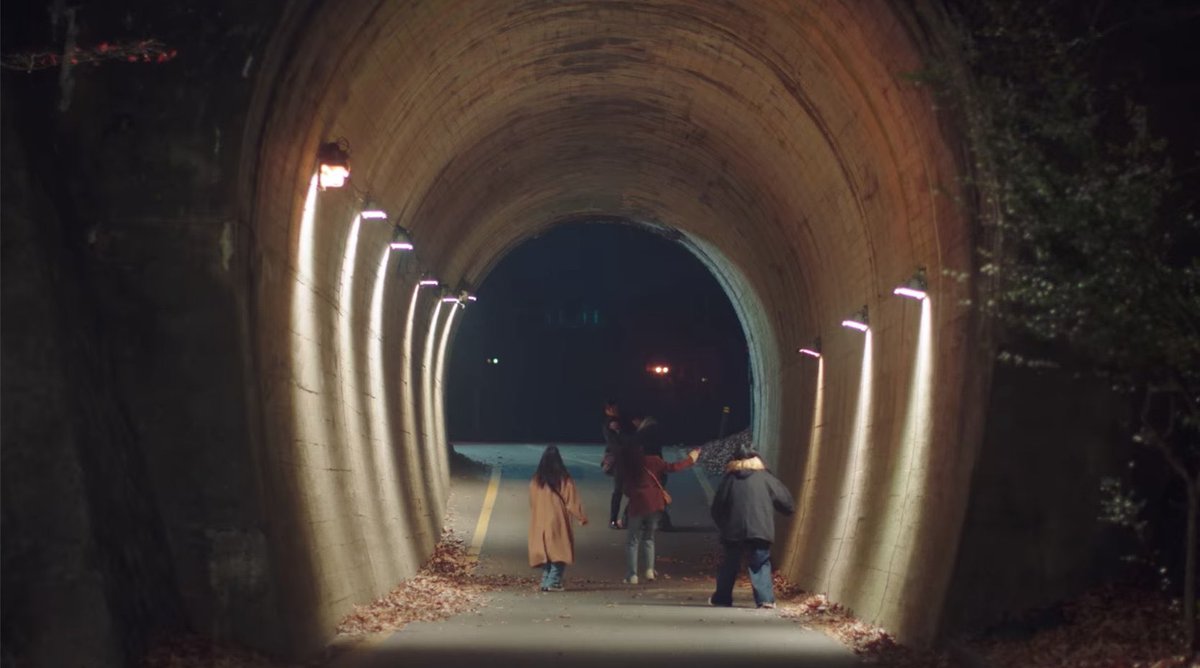 songjeons's tweet photo. even though it's a sad ending, you will always be /that/ drama of the year. so realistically painful yet beautiful portrayal of youth #TwentyFiveTwentyOneEp16 https://t.co/aUPqLcDKQS