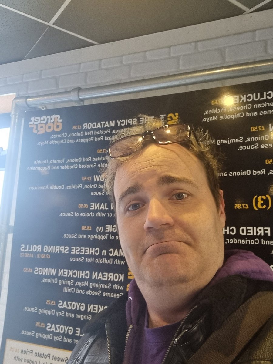 big_r_154's tweet photo. Hi my fluffy peeps, before stream we need food to keep going so tonight we having #streetdogsportadown to keep energy going, hoping yous get to try it as well #fluffyloves #fluffyrainbowroom https://t.co/DhuOFg6dCm