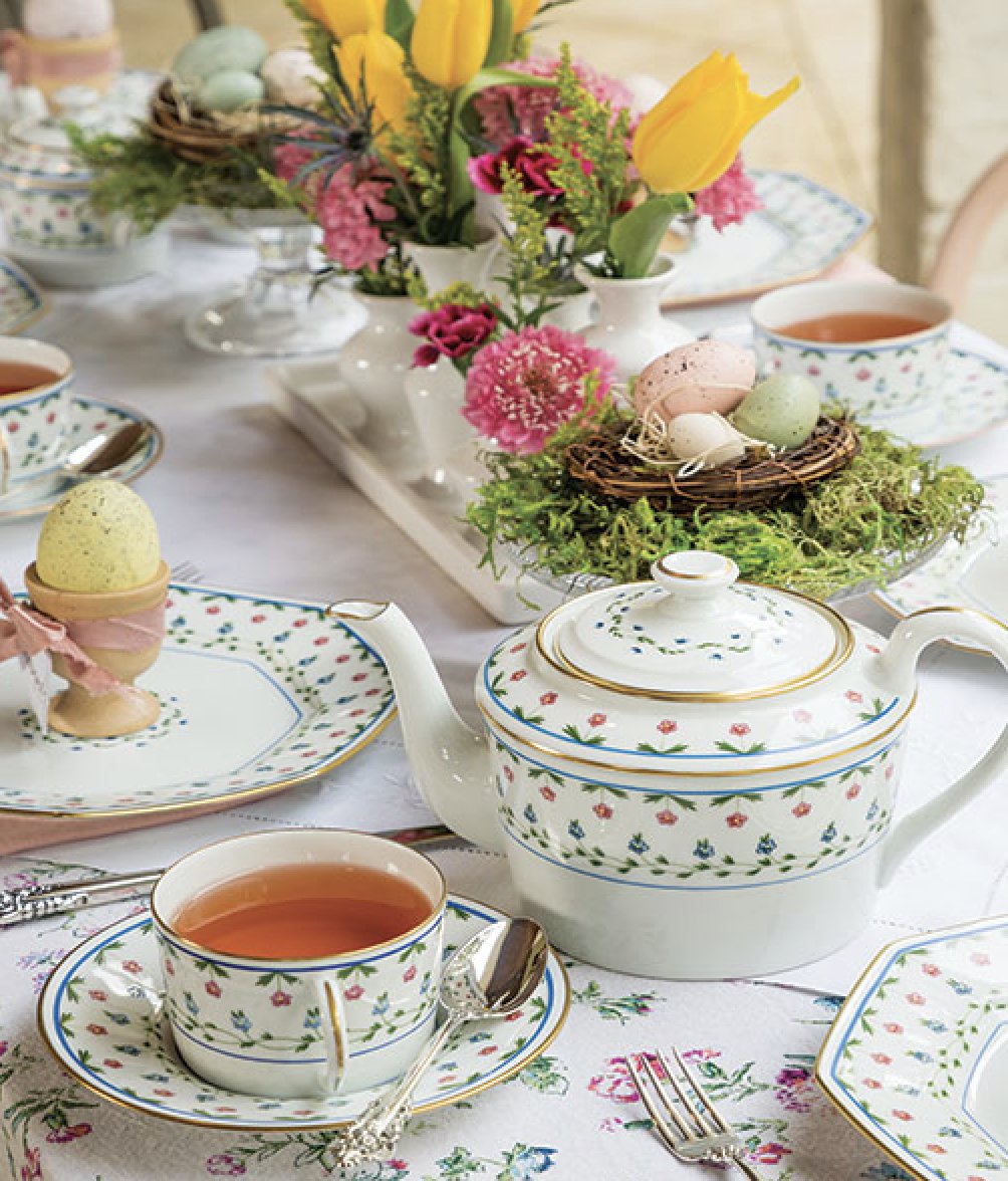 Easter is only two Sundays away, and today we are dreaming of the teatimes we would like to enjoy to celebrate the holiday. A tea table like this one, bedecked with Ceralene "La Fayette" china and festive décor, provides an inviting atmosphere to take tea and soak in the season.