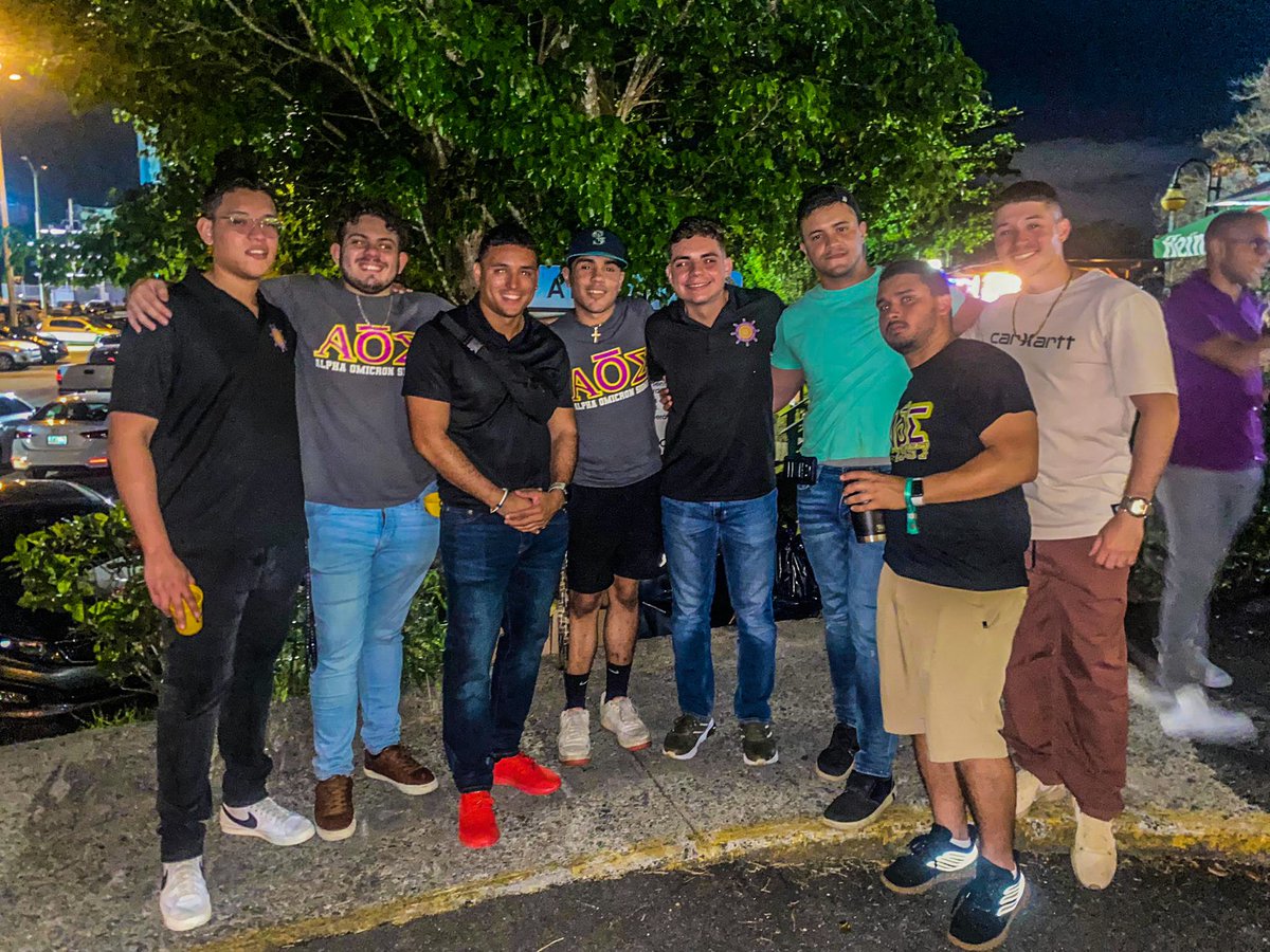 GammaAOE's tweet photo. En la noche de ayer, el Capítulo Gamma dijo presente en el Reencuentro Post Pandemico para celebrar el 65 aniversario de nuestra amada fraternidad.
¡Que Viva la Alpha Ōmicron!
#omicron65
#EnFrancaReunión
#StriveForGamma
#AntesAhoraYSiempreGamma https://t.co/zwOnODCAiU